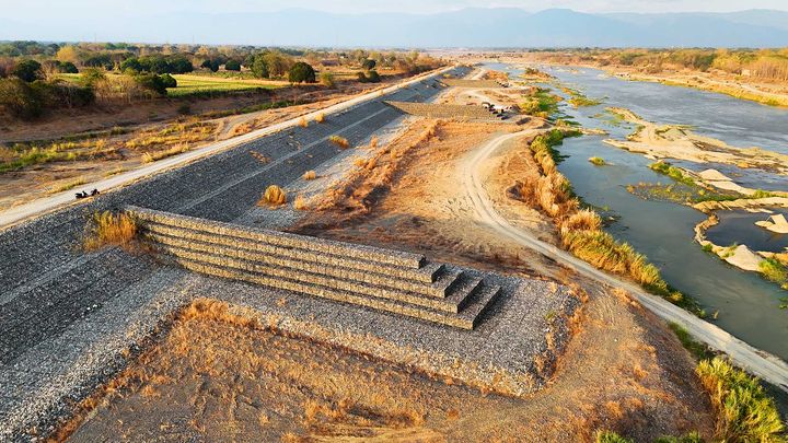 Weirs, Culverts and Transverse Structures